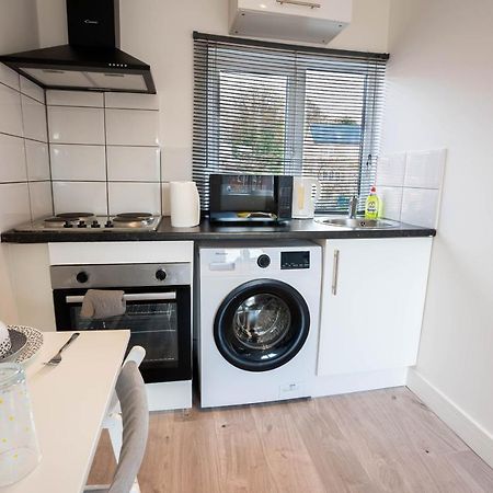 No 02 Studio Flat Available Near Aylesbury Town Station Dış mekan fotoğraf