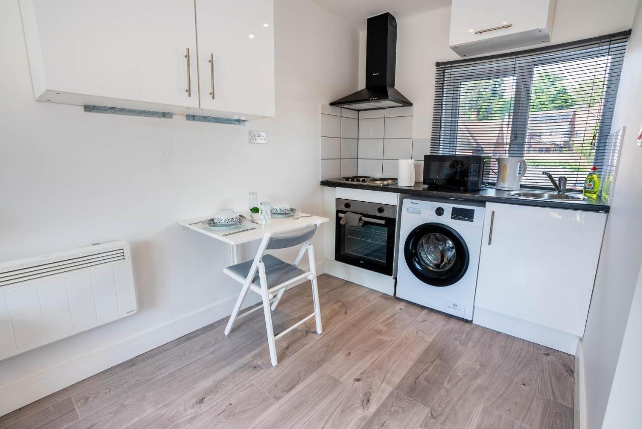No 02 Studio Flat Available Near Aylesbury Town Station Dış mekan fotoğraf